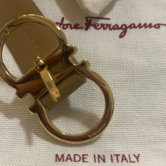 Salvatore Ferragamo beige belt women’s